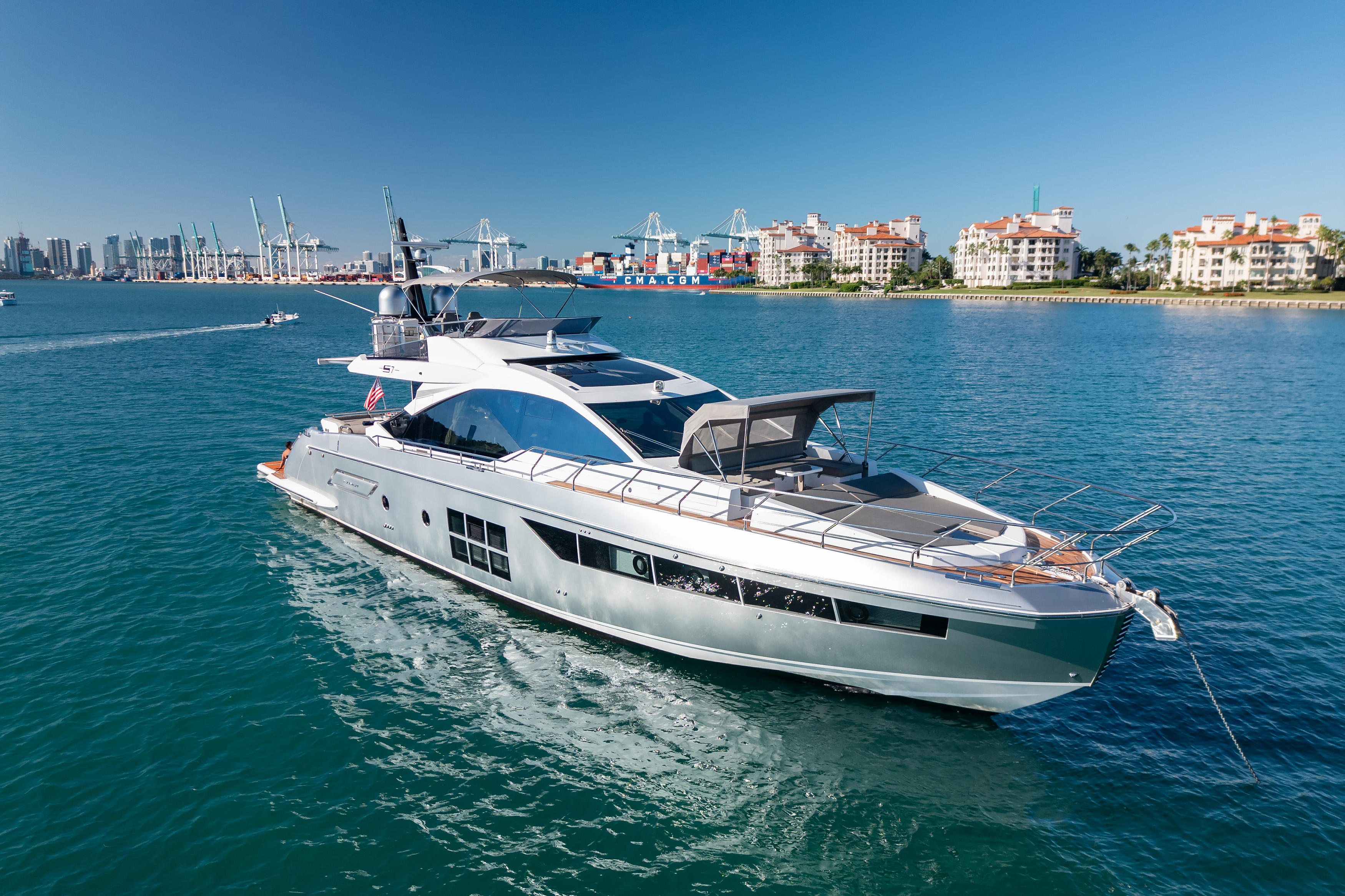 Full broadside profile showing yacht lines